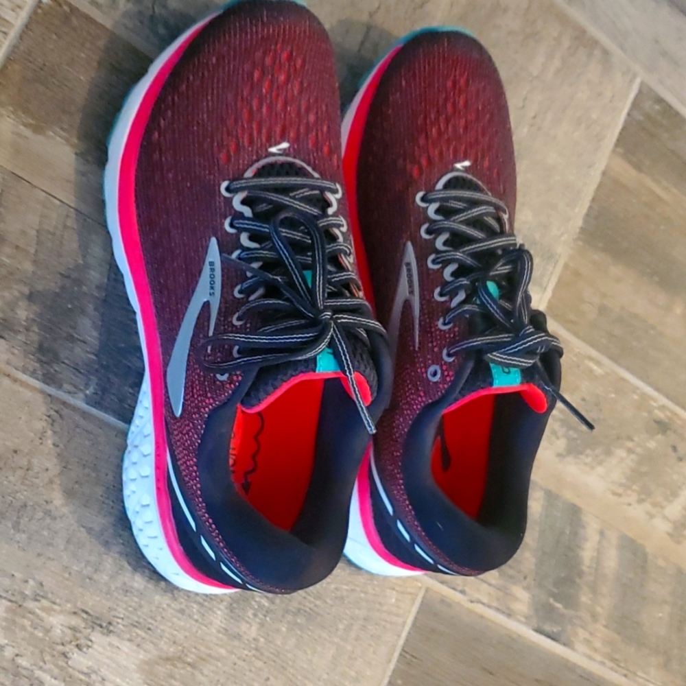 Brooks running shoes size 7